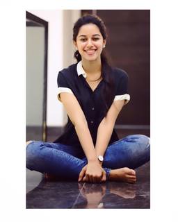 Mirnalini Ravi feet photo 18