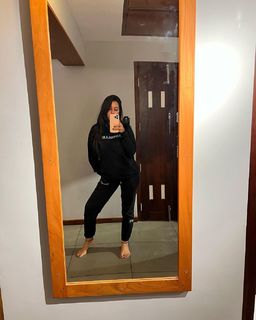 Mirnalini Ravi feet photo 11