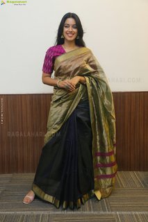 Mirnalini Ravi feet photo 10