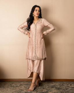 Mirnalini Ravi feet photo 5