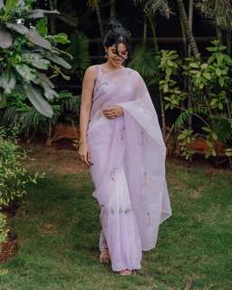 Mirnalini Ravi feet photo 15