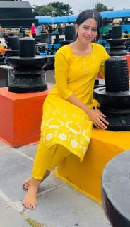 Mirnalini Ravi feet photo 9
