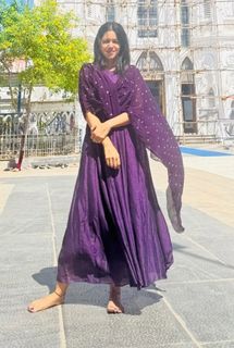 Mirnalini Ravi feet photo 8