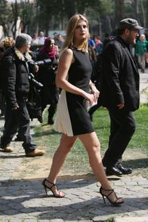 Mischa Barton feet photo thumbnail