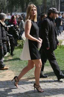 Mischa Barton feet photo thumbnail