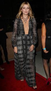 Mischa Barton feet photo thumbnail