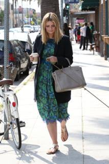 Mischa Barton feet photo thumbnail