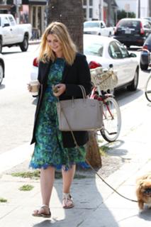 Mischa Barton feet photo thumbnail