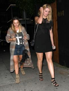 Mischa Barton feet photo thumbnail