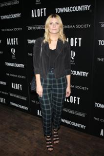 Mischa Barton feet photo thumbnail