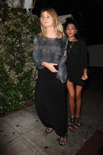 Mischa Barton feet photo thumbnail