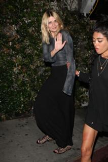 Mischa Barton feet photo thumbnail