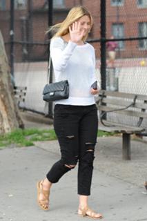 Mischa Barton feet photo thumbnail