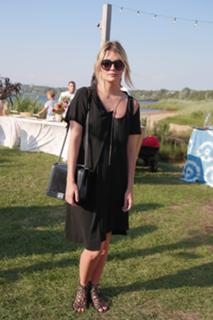 Mischa Barton feet photo thumbnail