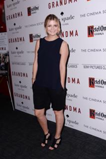 Mischa Barton feet photo thumbnail