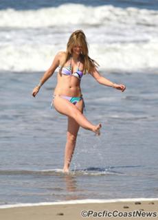 Mischa Barton feet photo thumbnail