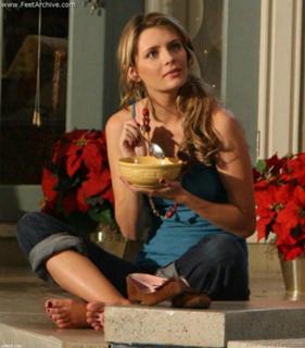 Mischa Barton feet photo thumbnail
