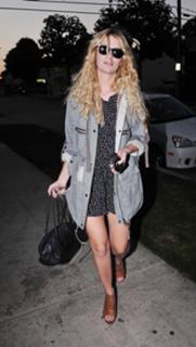 Mischa Barton feet photo thumbnail