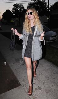 Mischa Barton feet photo thumbnail