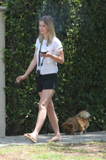 Mischa Barton feet photo thumbnail