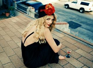 Mischa Barton feet photo thumbnail