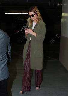 Mischa Barton feet photo thumbnail