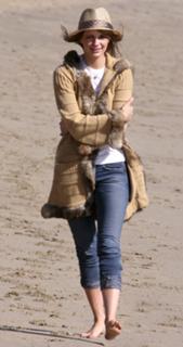Mischa Barton feet photo thumbnail