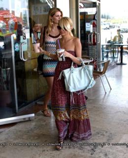 Mischa Barton feet photo thumbnail