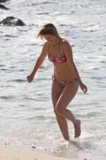 Mischa Barton feet photo thumbnail