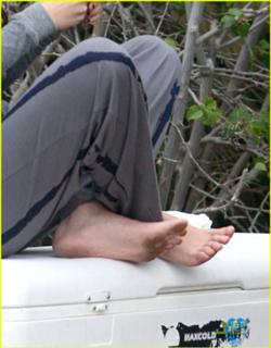 Mischa Barton feet photo thumbnail