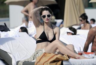 Mischa Barton feet photo thumbnail