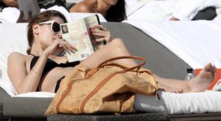 Mischa Barton feet photo thumbnail