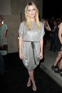 Mischa Barton feet photo thumbnail