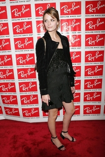 Mischa Barton feet photo thumbnail