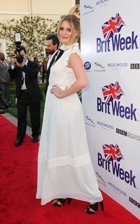 Mischa Barton feet photo thumbnail