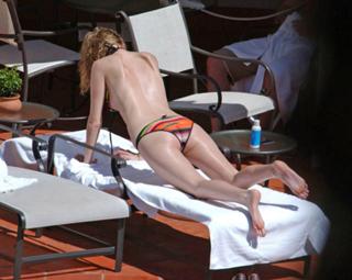 Mischa Barton feet photo thumbnail