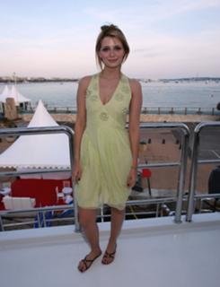 Mischa Barton feet photo thumbnail