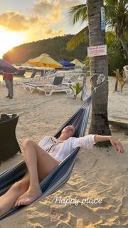 Mischa Barton feet photo thumbnail