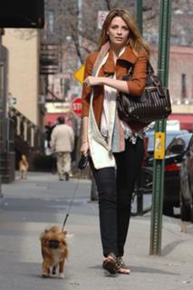Mischa Barton feet photo thumbnail