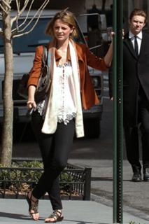 Mischa Barton feet photo thumbnail