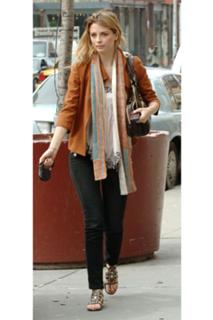 Mischa Barton feet photo thumbnail
