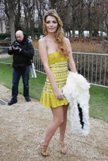 Mischa Barton feet photo thumbnail