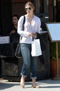 Mischa Barton feet photo thumbnail