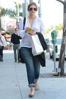 Mischa Barton feet photo thumbnail