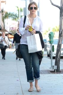 Mischa Barton feet photo thumbnail