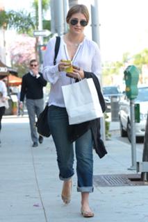 Mischa Barton feet photo thumbnail