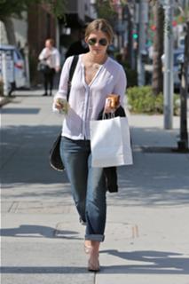 Mischa Barton feet photo thumbnail