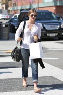 Mischa Barton feet photo thumbnail