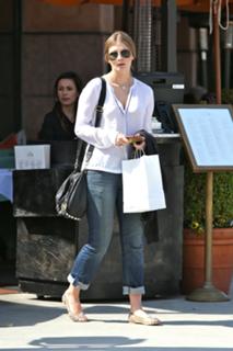 Mischa Barton feet photo thumbnail
