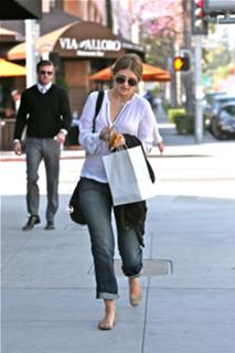 Mischa Barton feet photo thumbnail